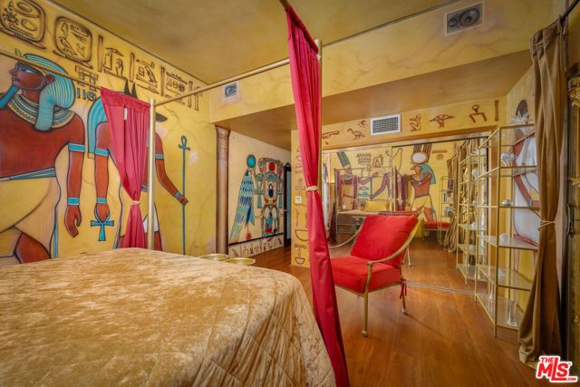 2189 Sunset Plaza Drive, Los Angeles, CA 90069