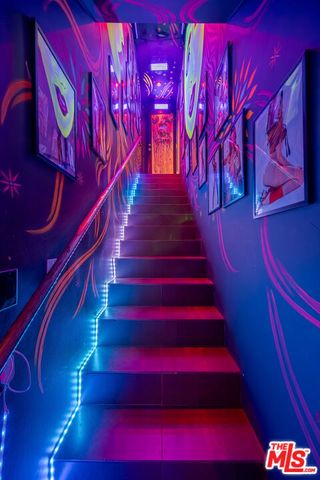 2189 Sunset Plaza Drive, Los Angeles, CA 90069