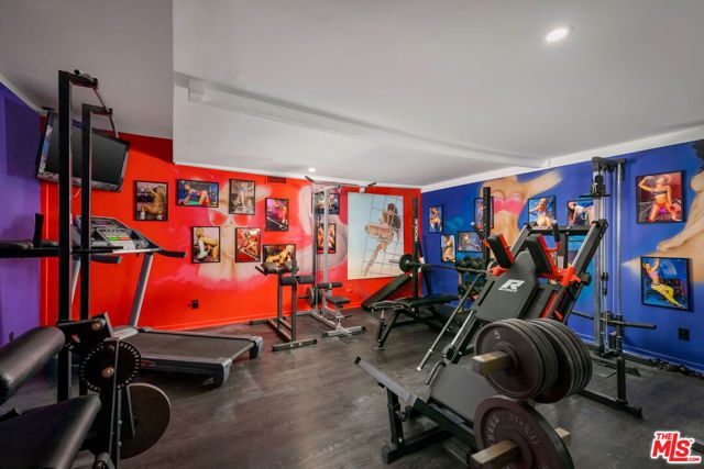 2189 Sunset Plaza Drive, Los Angeles, CA 90069