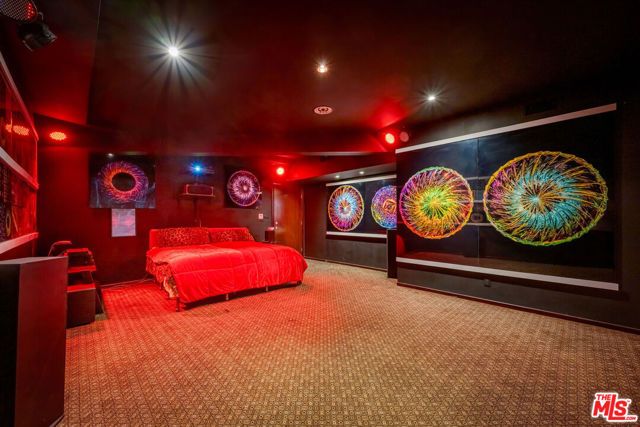 2189 Sunset Plaza Drive, Los Angeles, CA 90069