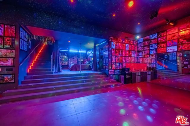 2189 Sunset Plaza Drive, Los Angeles, CA 90069