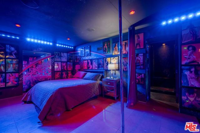 2189 Sunset Plaza Drive, Los Angeles, CA 90069