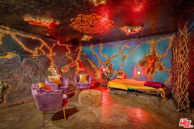 2189 Sunset Plaza Drive, West Hollywood, CA 90069