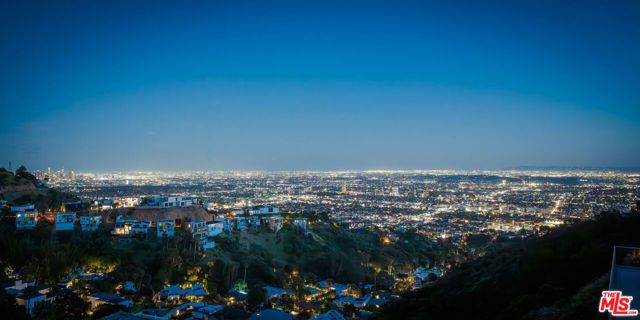 2189 Sunset Plaza Drive, West Hollywood, CA 90069