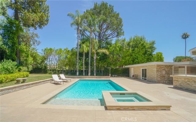 4575 Totana Drive, Tarzana, CA 91356