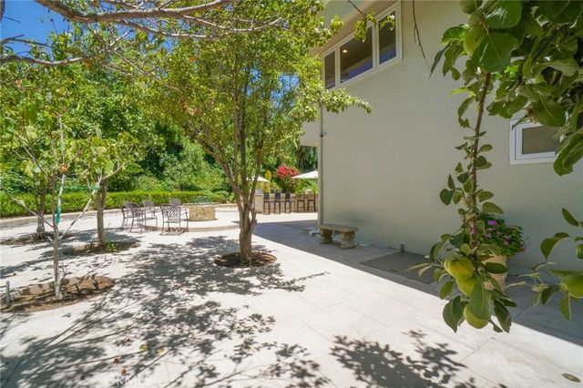 4575 Totana Drive, Tarzana, CA 91356