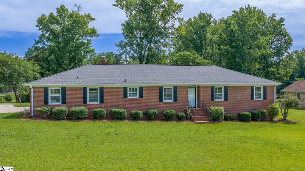 107 Lemon Tree Trail, Laurens, SC 29360