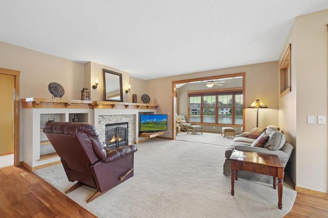 1317 Waters Path, Woodbury, MN 55129