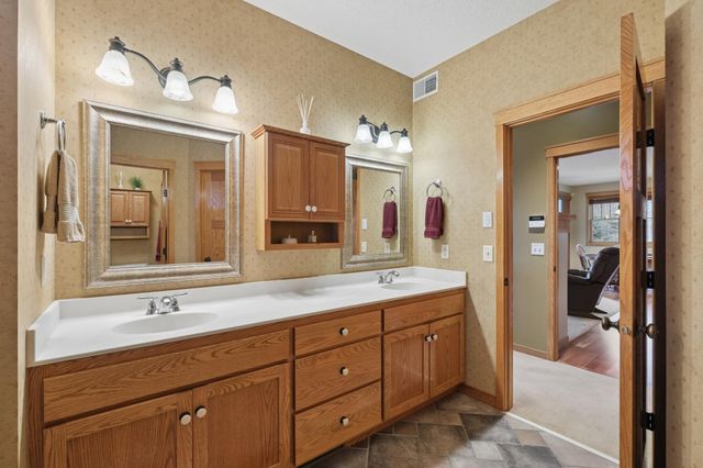 1317 Waters Path, Woodbury, MN 55129