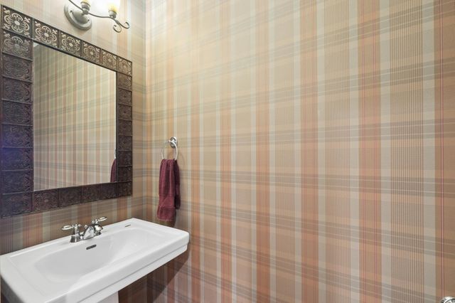 1317 Waters Path, Woodbury, MN 55129