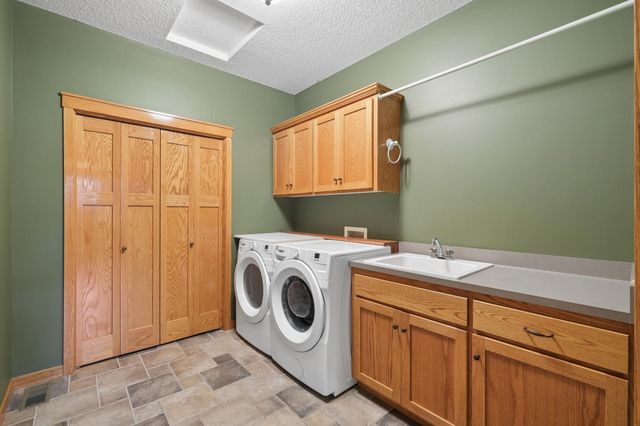 1317 Waters Path, Woodbury, MN 55129
