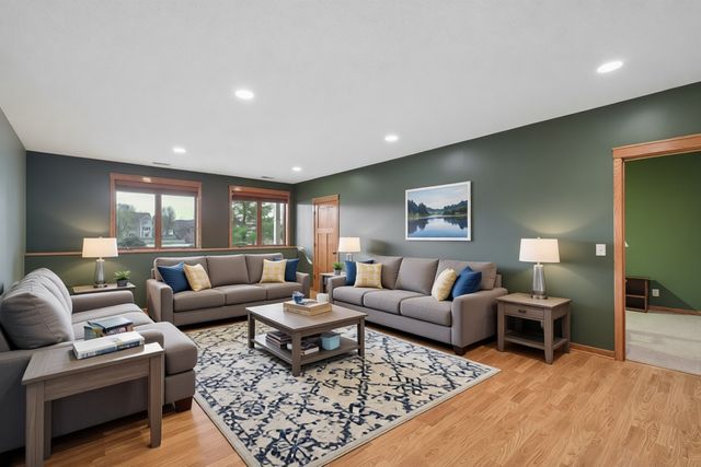 1317 Waters Path, Woodbury, MN 55129