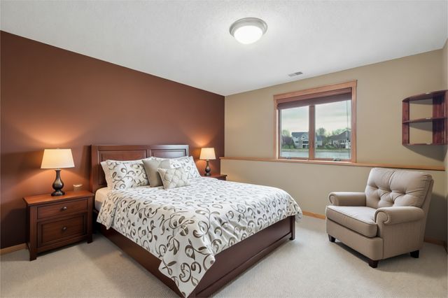 1317 Waters Path, Woodbury, MN 55129