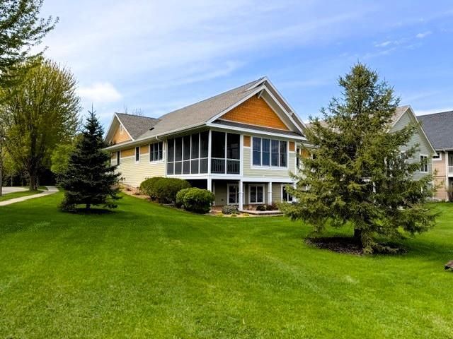 1317 Waters Path, Woodbury, MN 55129