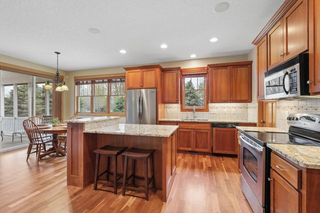 1317 Waters Path, Woodbury, MN 55129