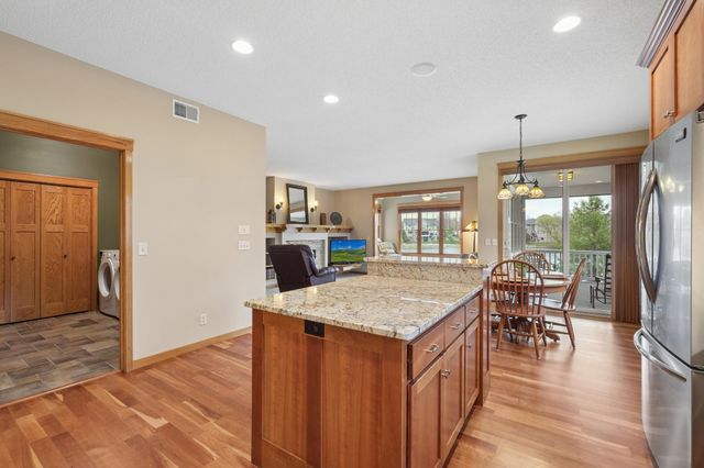 1317 Waters Path, Woodbury, MN 55129