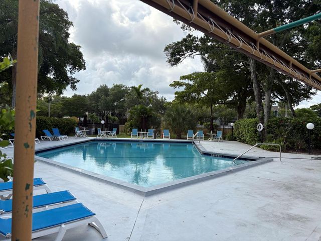 3031 N Oakland Forest Drive 201, Oakland Park, FL 33309