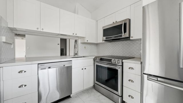 3031 N Oakland Forest Drive 201, Oakland Park, FL 33309