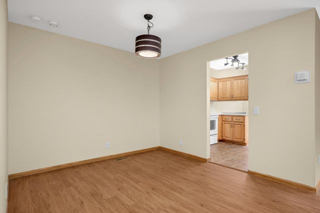 4361 Buckingham Court 1207, Vadnais Heights, MN 55127