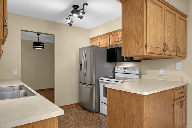 4361 Buckingham Court 1207, Vadnais Heights, MN 55127