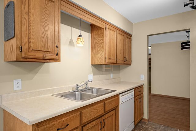 4361 Buckingham Court 1207, Vadnais Heights, MN 55127