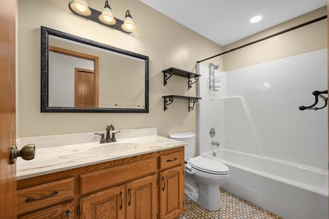 4361 Buckingham Court 1207, Vadnais Heights, MN 55127
