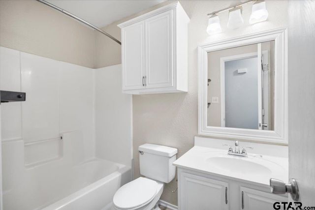 15421 Brittain Ct, Lindale, TX 75771