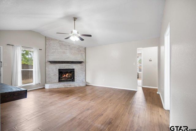 15421 Brittain Ct, Lindale, TX 75771