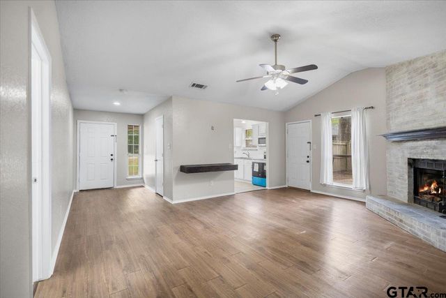 15421 Brittain Ct, Lindale, TX 75771