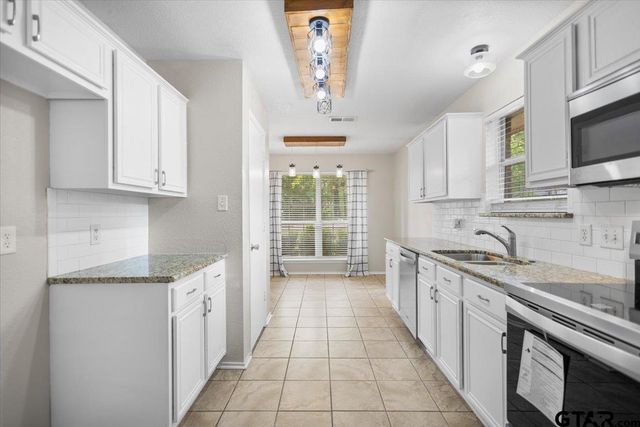 15421 Brittain Ct, Lindale, TX 75771