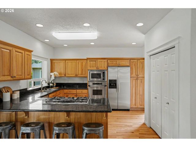 2271 Nw WOODCREST Ave, Albany, OR 97321