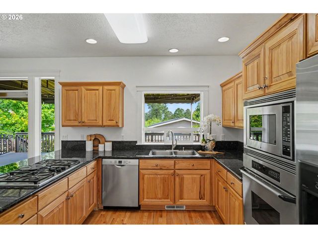 2271 Nw WOODCREST Ave, Albany, OR 97321