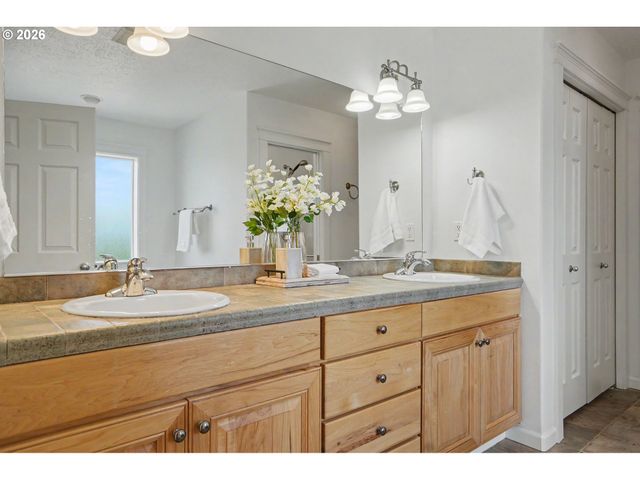 2271 Nw WOODCREST Ave, Albany, OR 97321