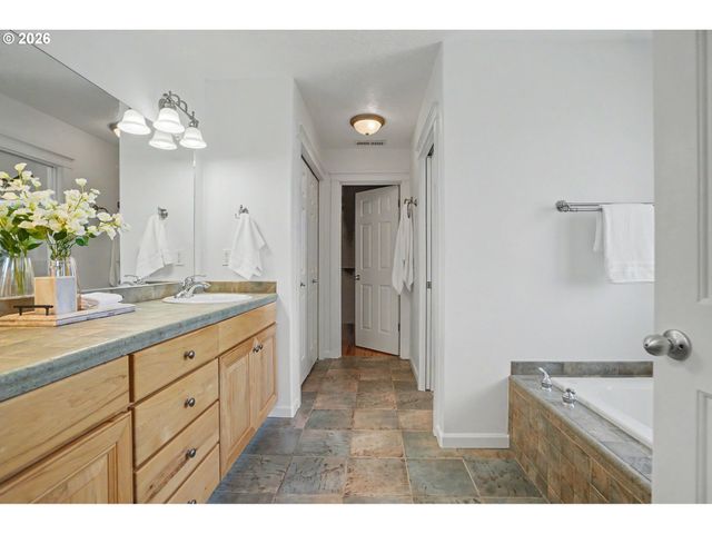 2271 Nw WOODCREST Ave, Albany, OR 97321