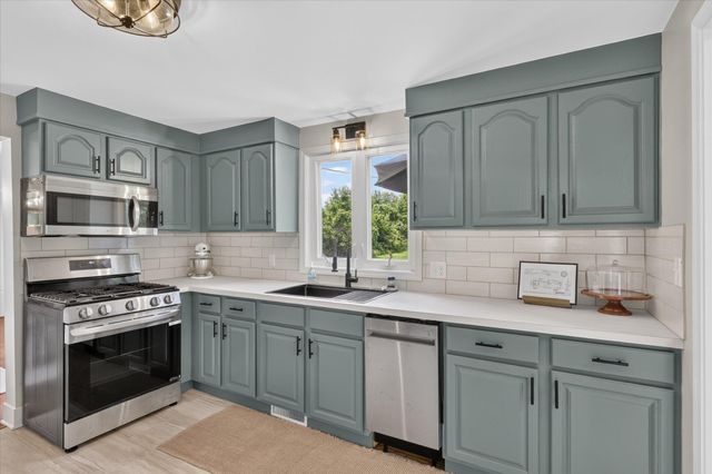 6816 Division Avenue N, Plainfield Twp, MI 49321