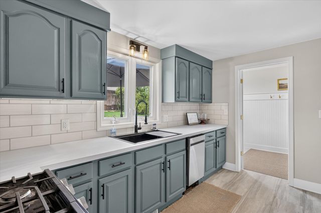 6816 Division Avenue N, Plainfield Twp, MI 49321