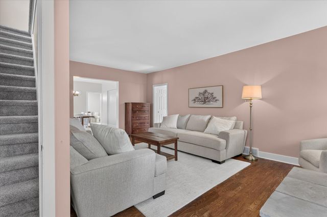 6816 Division Avenue N, Plainfield Twp, MI 49321