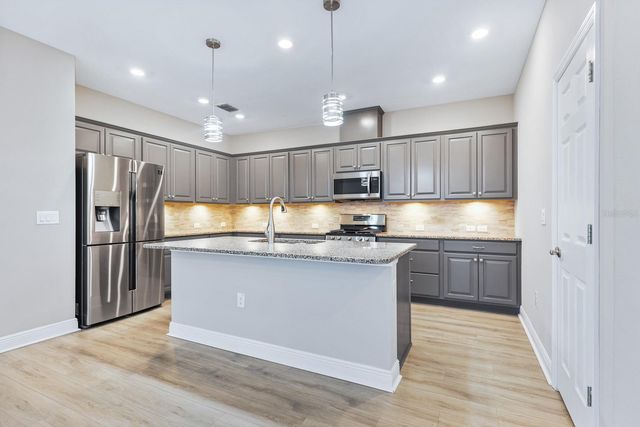 13892 KINGFISHER GLEN DRIVE, Lithia, FL 33547