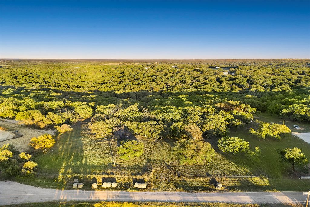 204 N Cheyenne Trail, Springtown, TX 76082