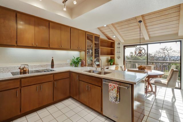 25 River Bluff Ln, Carmichael, CA 95608