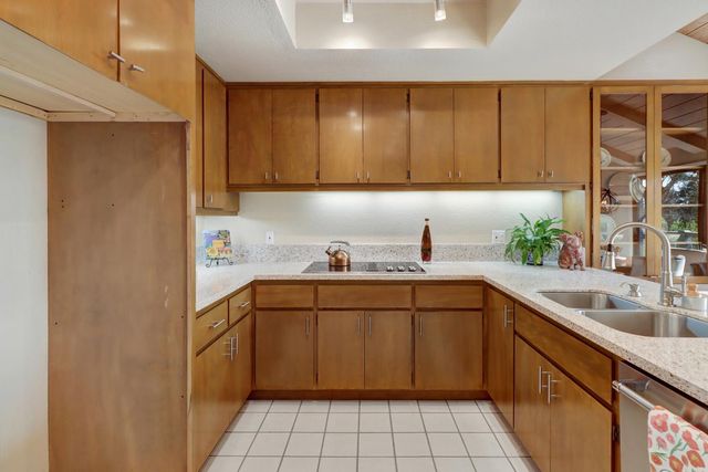 25 River Bluff Ln, Carmichael, CA 95608