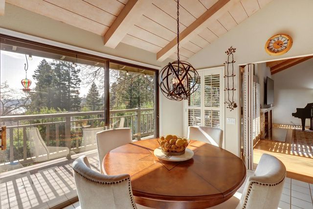 25 River Bluff Ln, Carmichael, CA 95608