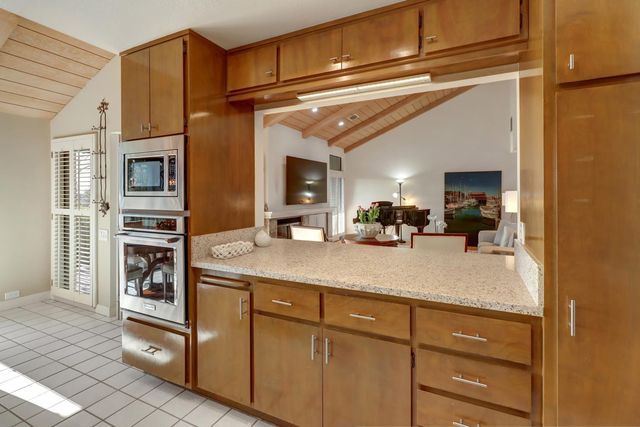 25 River Bluff Ln, Carmichael, CA 95608