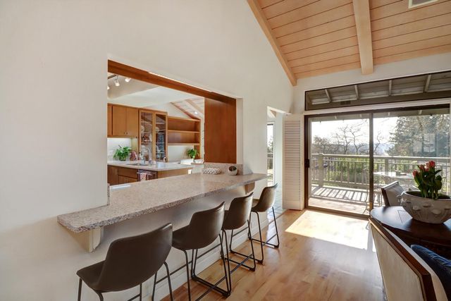 25 River Bluff Ln, Carmichael, CA 95608