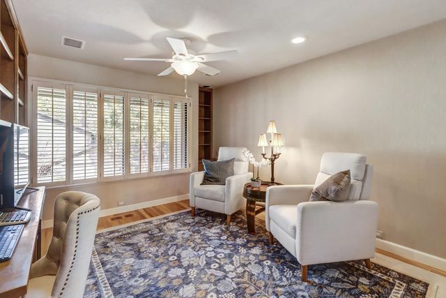 25 River Bluff Ln, Carmichael, CA 95608