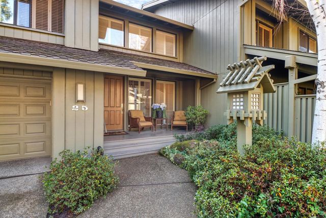 25 River Bluff Ln, Carmichael, CA 95608