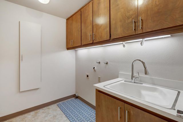 25 River Bluff Ln, Carmichael, CA 95608