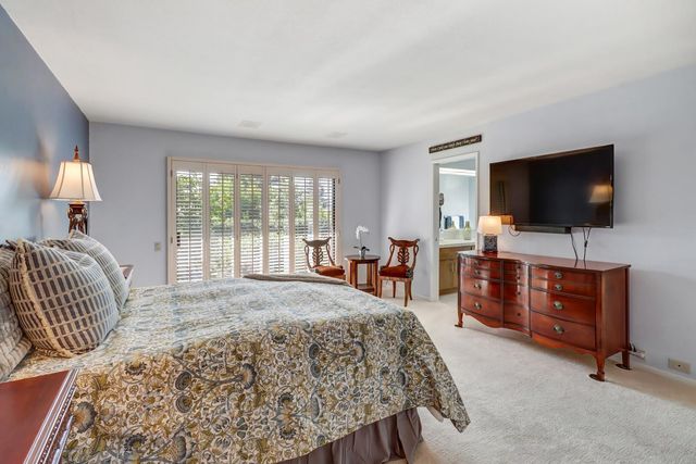 25 River Bluff Ln, Carmichael, CA 95608