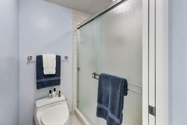 25 River Bluff Ln, Carmichael, CA 95608