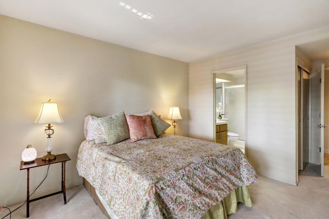 25 River Bluff Ln, Carmichael, CA 95608